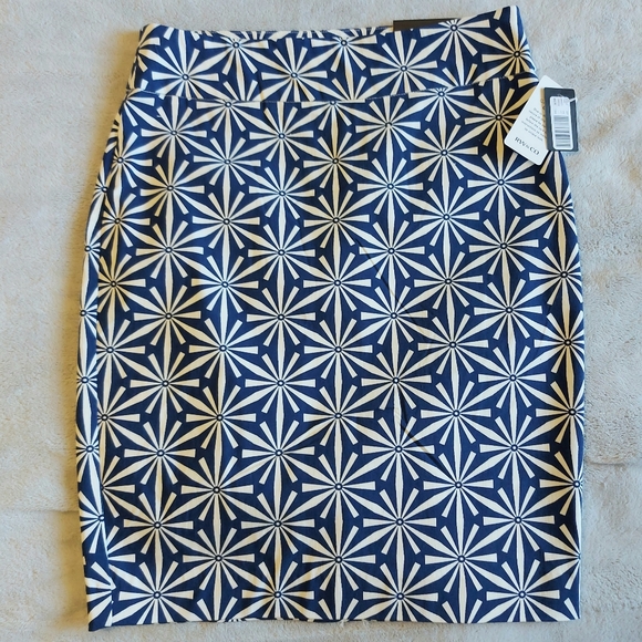RW&CO. Dresses & Skirts - RW&CO Navy Patterned Pencil Skirt Sz S